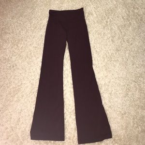 maroon lululemon yoga pants